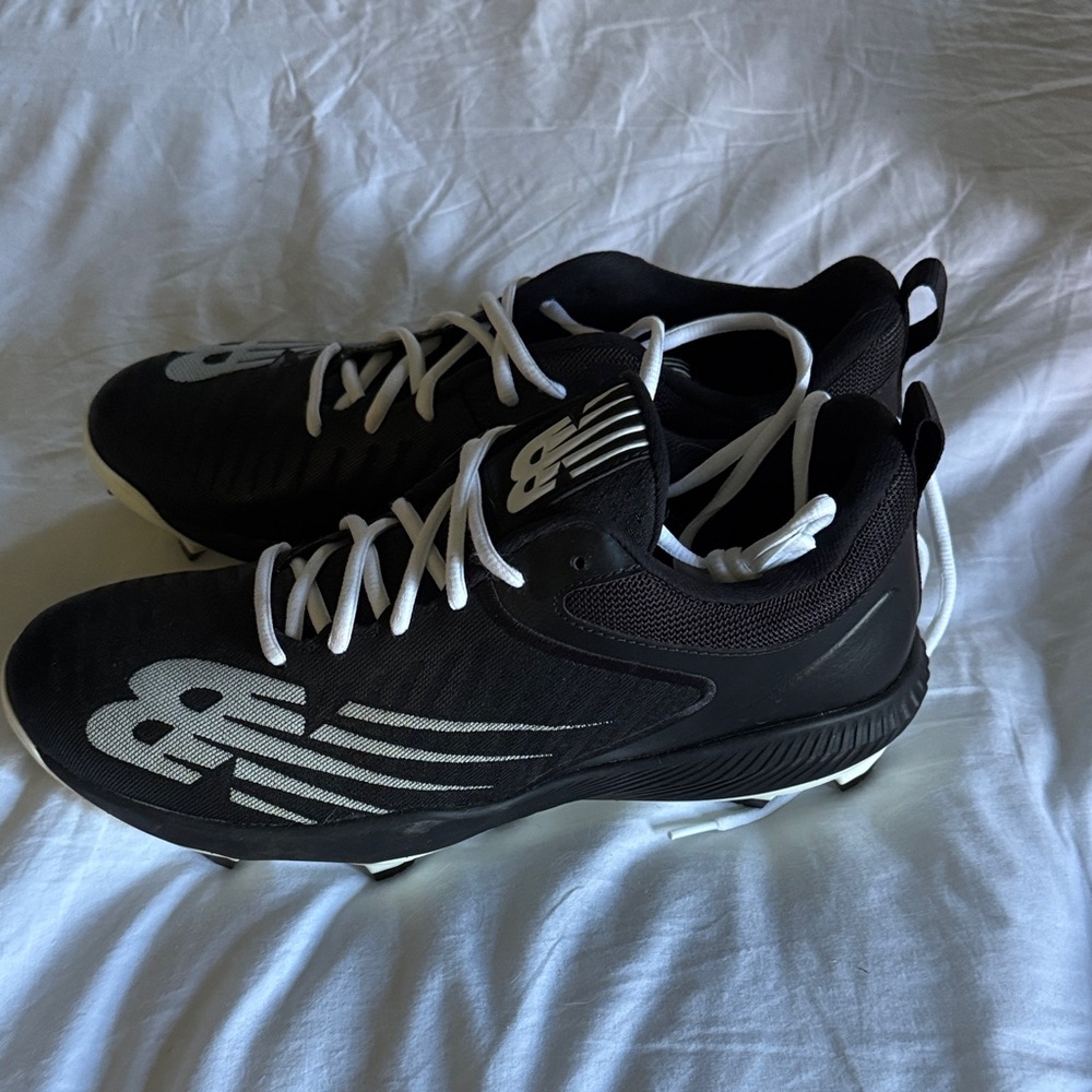New Balance Black And White Baseball Cleats - Picture 6 of 7
